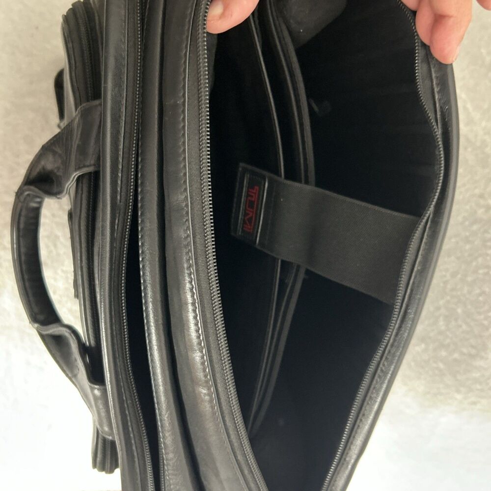 TUMI briefcase leather Large black Carry On Computer Bag 96132DH Organization - Picture 4 of 6